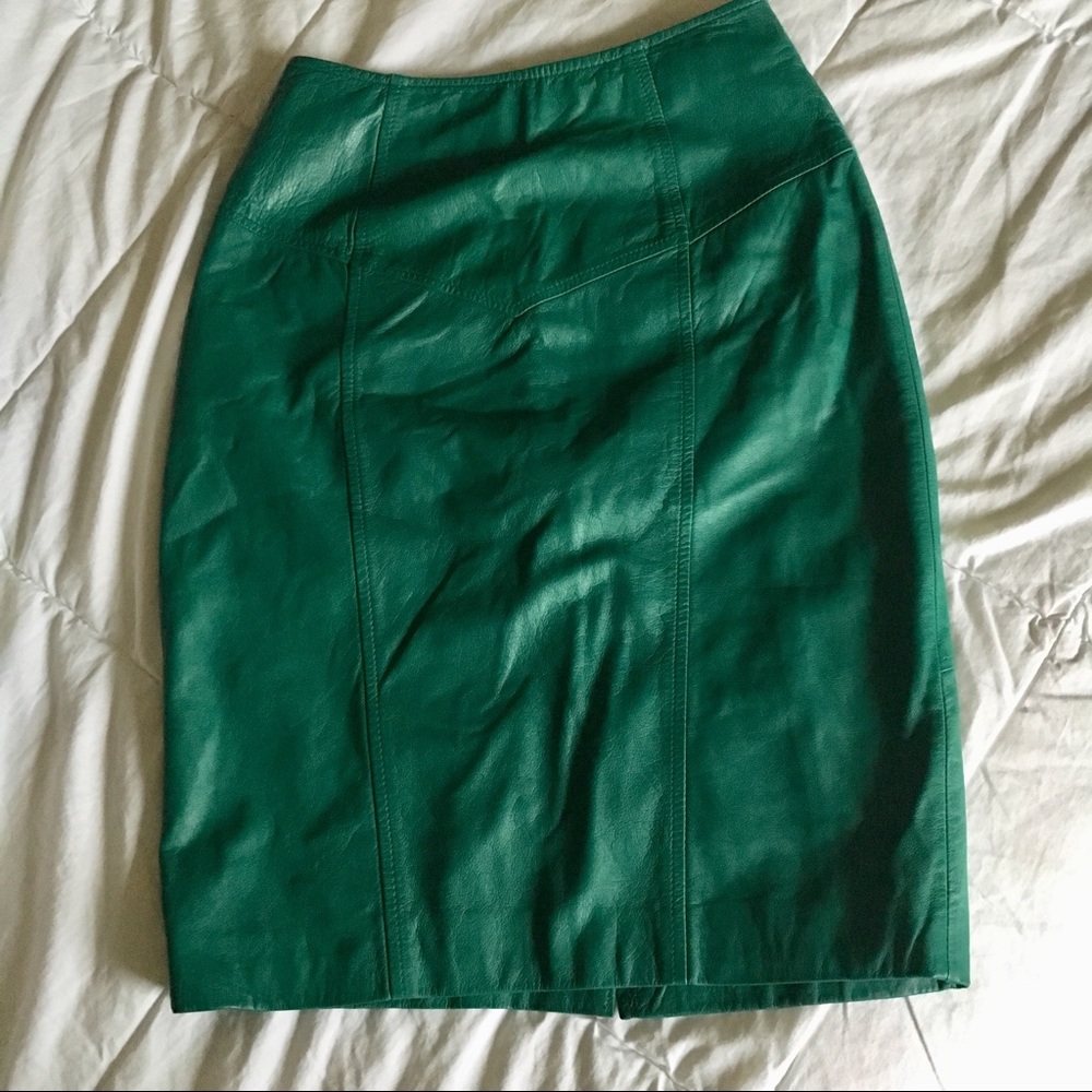 V I N T A G E    L E A T H E R   |  pencil skirt